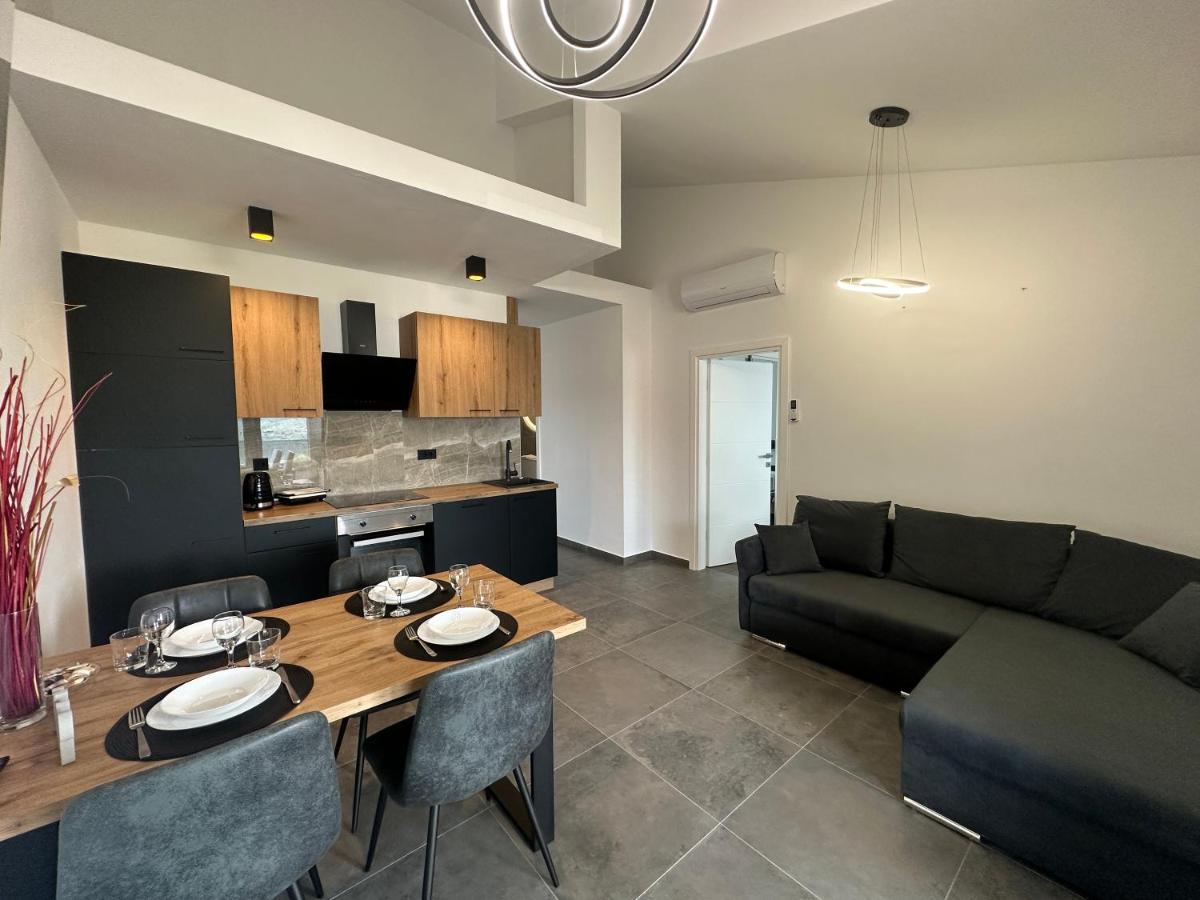 Pina Apartament *